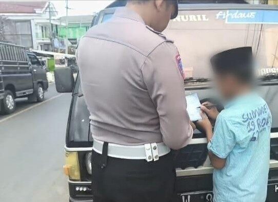 Heboh Bocah SD Bawa Pikap Antar Teman Sekolah Polisi Turun Tangan